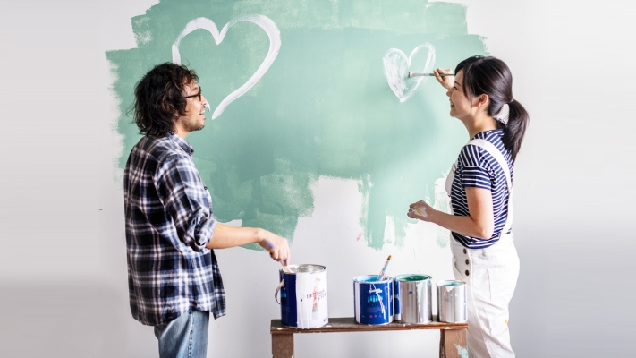 Young couple painting wall ; image used for HSBC Home and Helper Insurance.