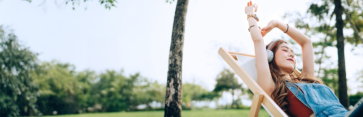 A woman is running on a trail; image used for HSBC FinFit
