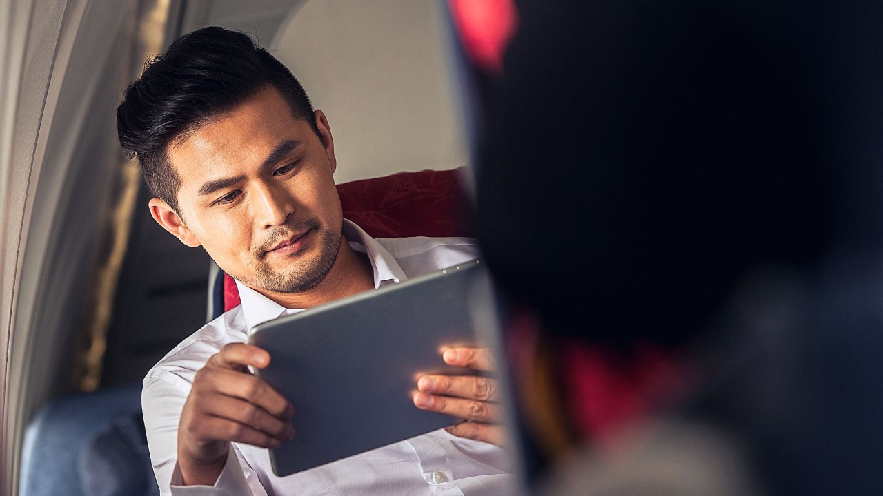 businessman looking at the table in a flight; image used for HSBC Wealth Portfolio Plus