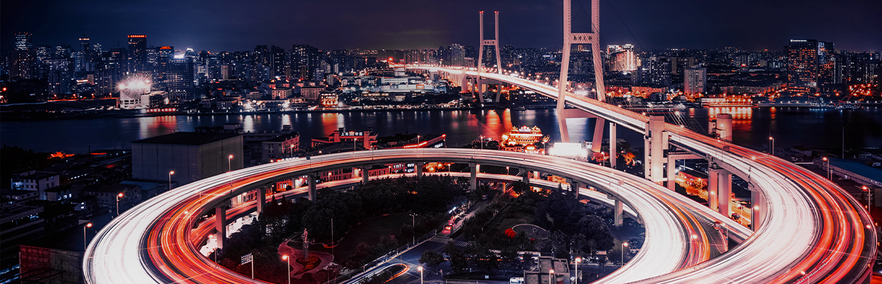 藍色和綠色的閃亮珠片；圖片使用於滙豐尚玉投資融資。